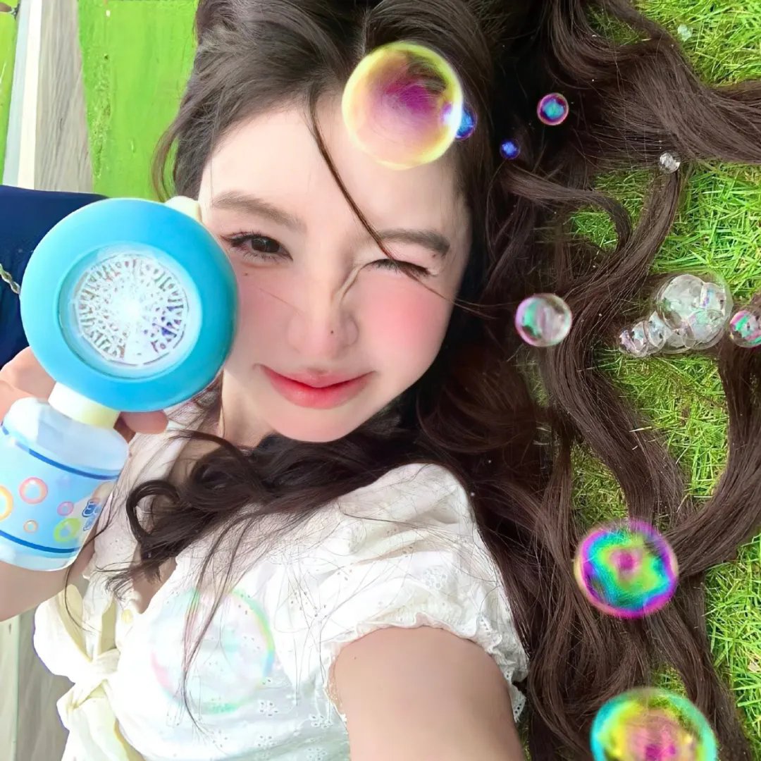 驼背人与舞女